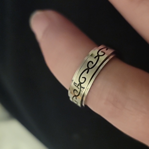 SET OF 8 SPINNER RINGS!! - Picture 10 of 11